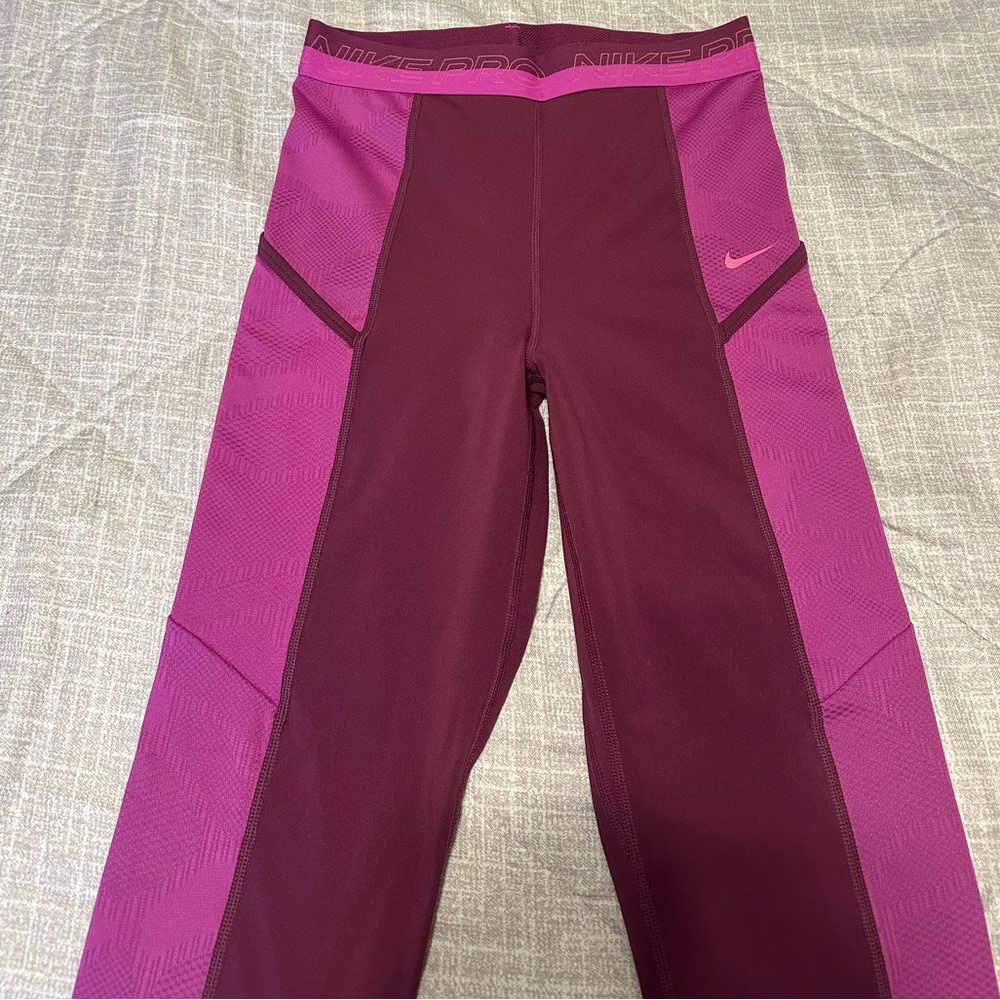 Nike Pro Women's Training ⅞ Leggings